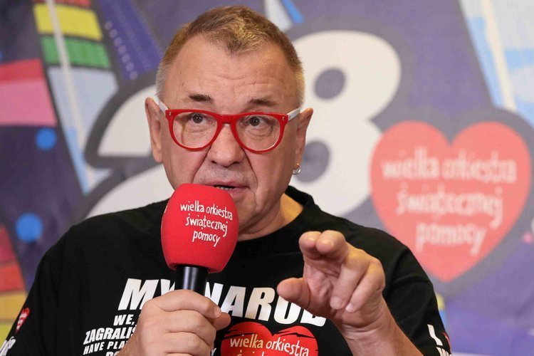 Jurek Owsiak wraz z fundacją WOŚP pomaga szpitalom w czasie pandemii koronawirusa.