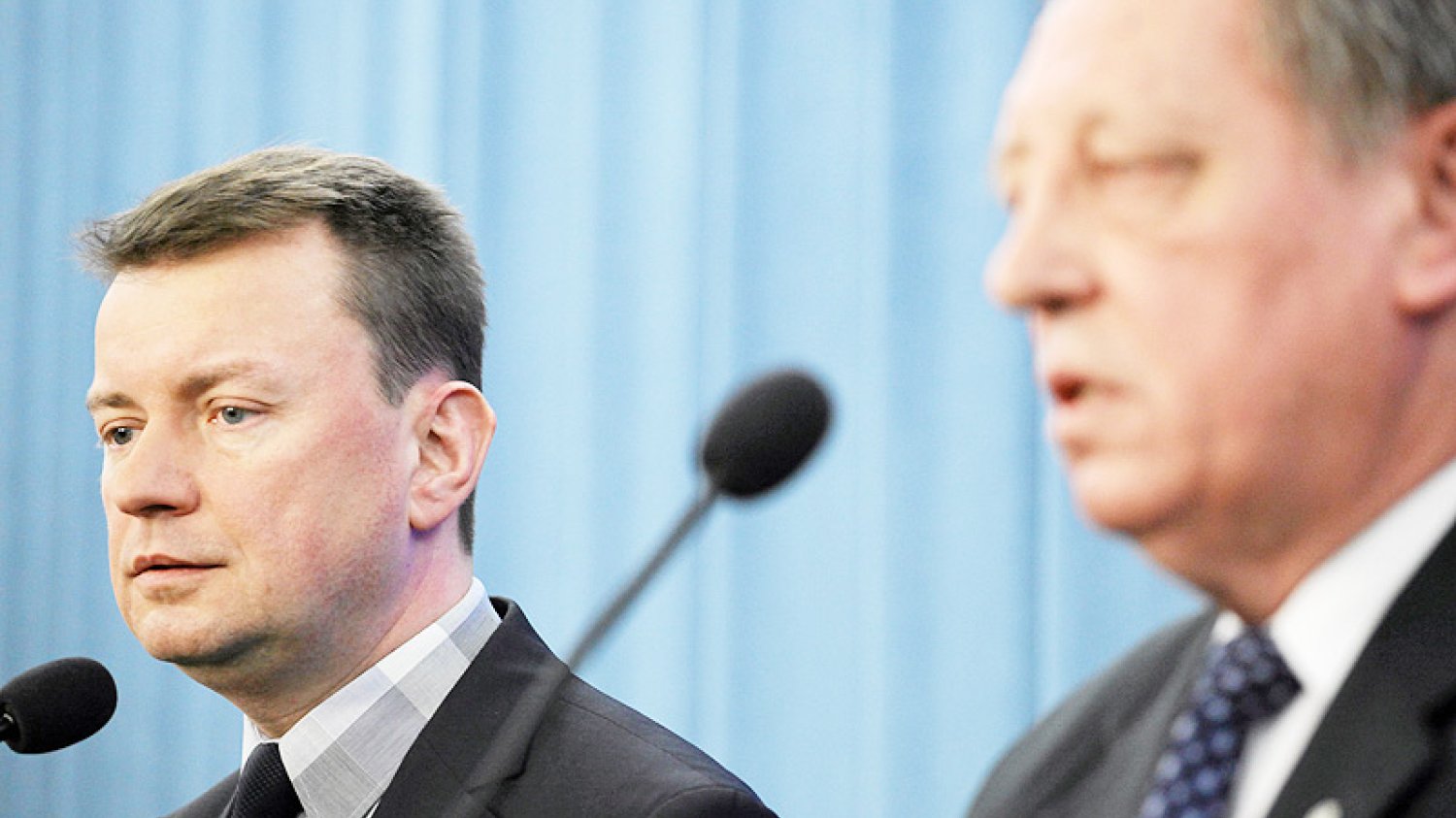 MSWiA postanowiło ratować sytuację po tym , jak minister Szyszko wręczył kopertę swojemu koledze z rządu.