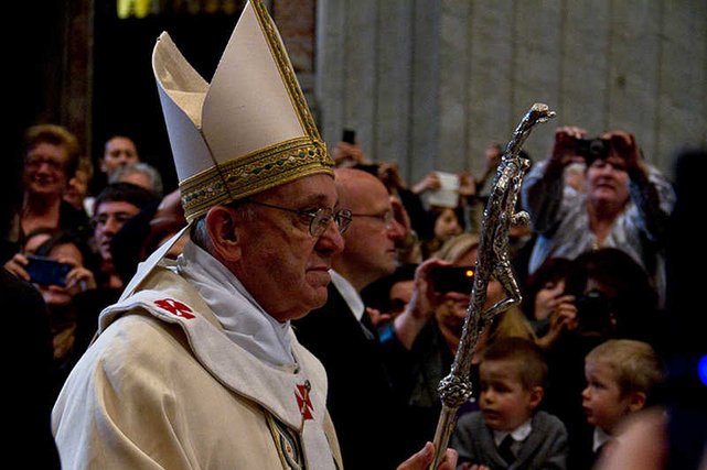 Papież Franciszek ekskomunikował księdza, który popierał pomysł włączania do stanu kapłańskiego kobiet