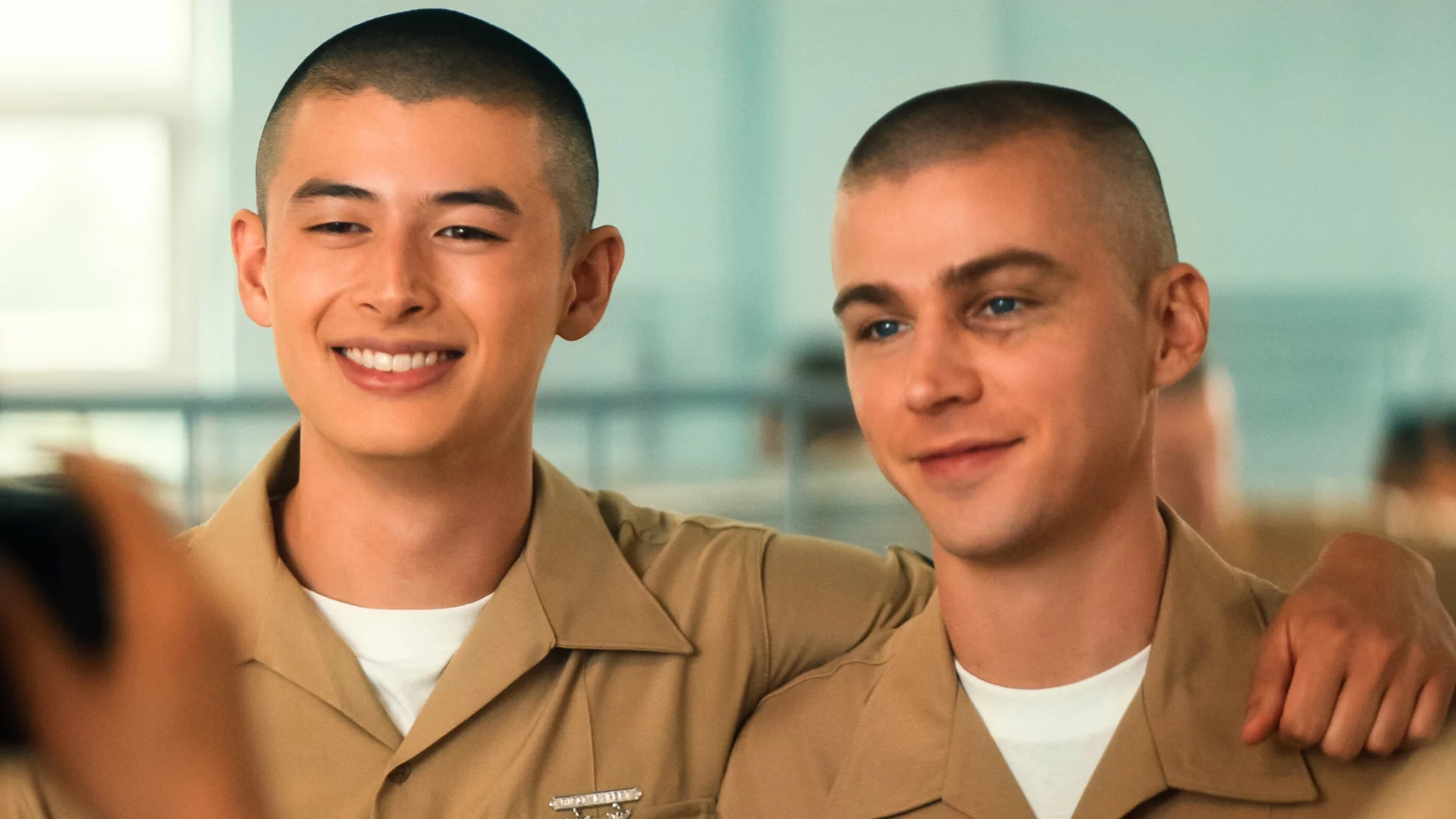 Recenzja serialu "Rekruci". Netflix dawno nie miał tak dobrej "jedynki" Liam Oh i Miles Heizer w serialu "Rekruci"