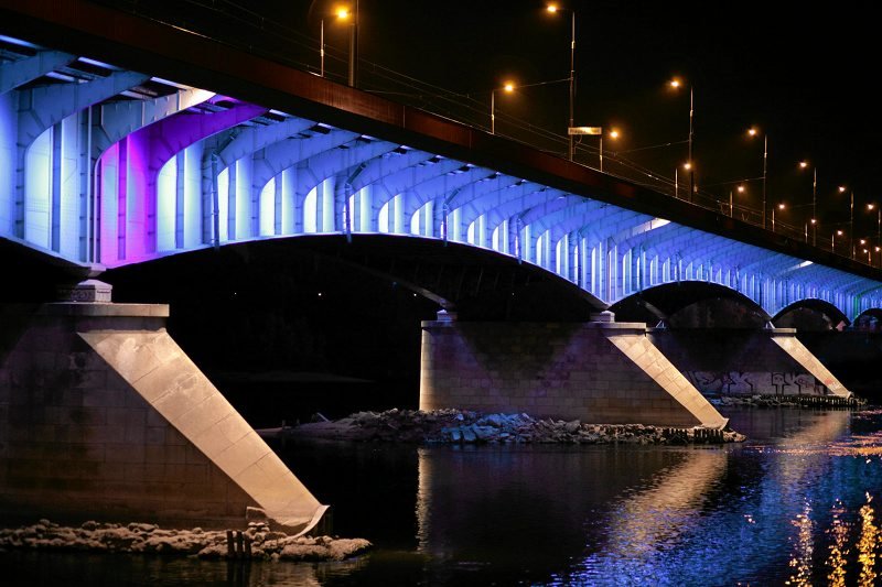 Most nie istnieje. Ale istnieje