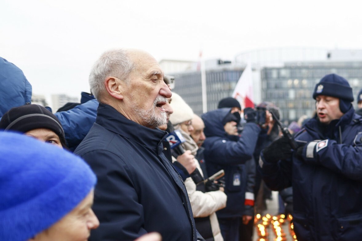 Interwencja służb wobec Macierewicza. Nowe informacje od policji.