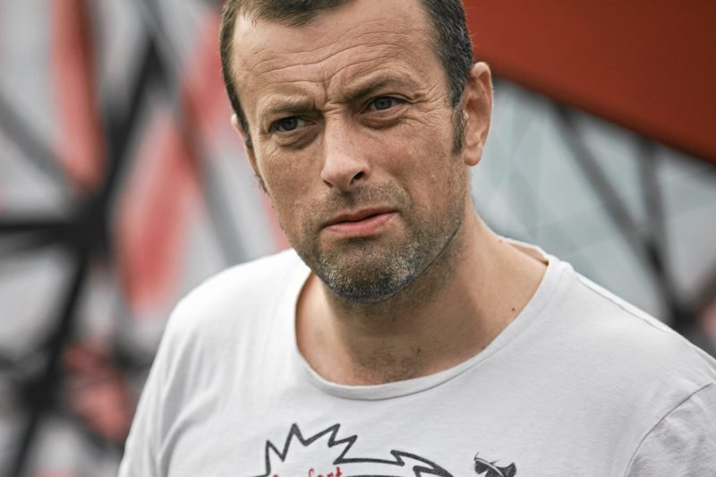 Tymon Tymański w swojej autobiografii opowiedział o romansie z 15-letnią dziewczyną