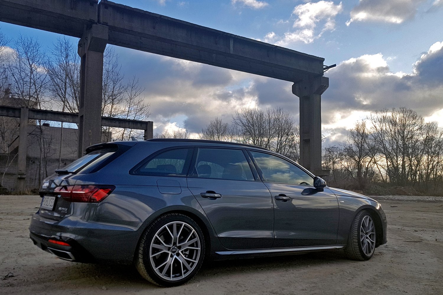 Audi A4 45 TFSI quattro to zdecydowanie nie jest kombi dla każdego.