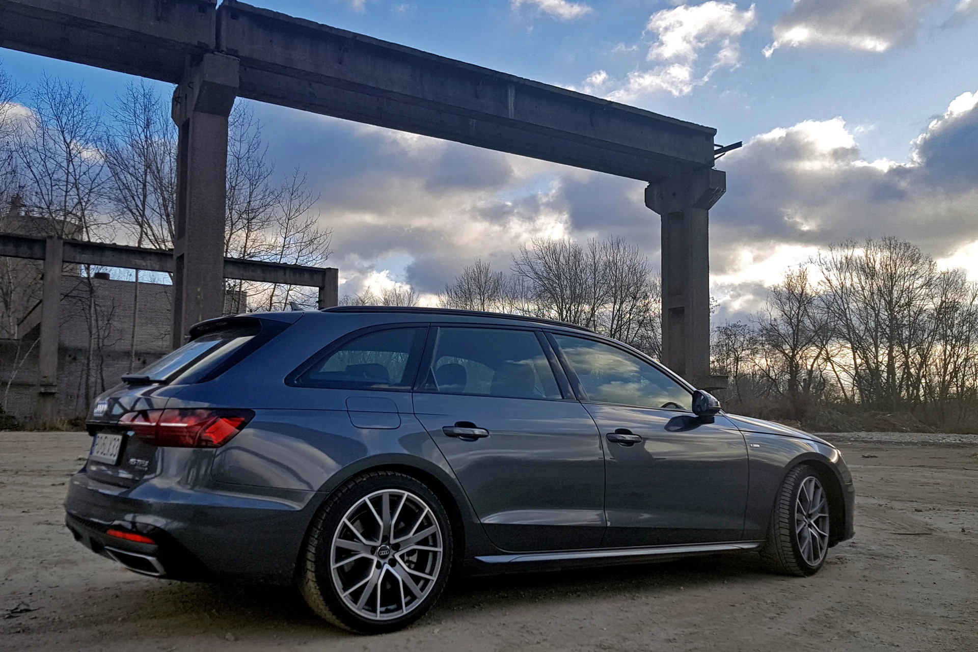 Audi A4 45 TFSI quattro to zdecydowanie nie jest kombi dla każdego.