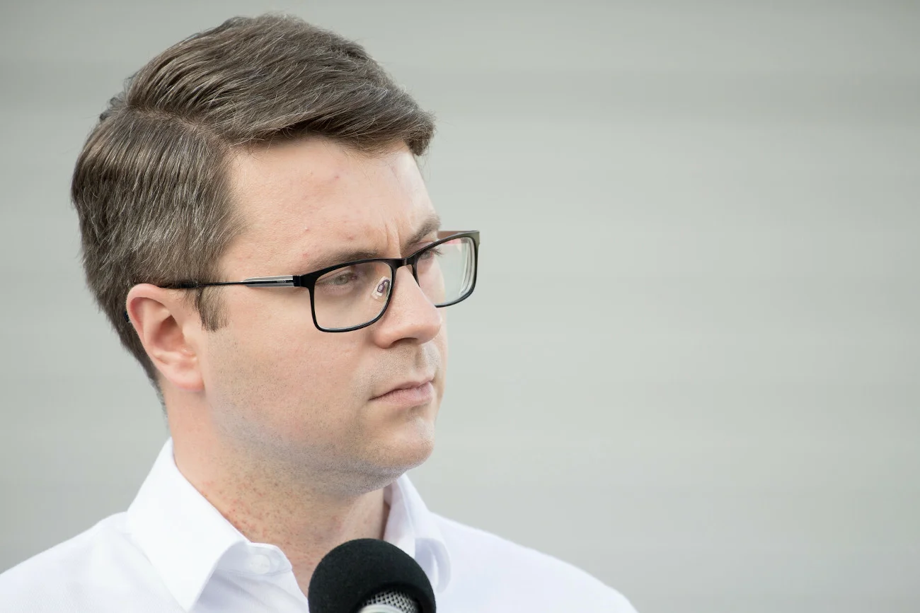 Rzecznik rządu Piotr Müller nie wyklucza wprowadzenia lockdownu.