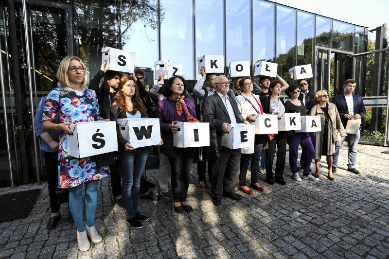 "Świecka szkoła" już w Sejmie. A prawica zapowiada. "Jak ktoś myśli, że będziemy bierni - grubo się myli"