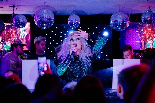 Mariusz Ząbkowski jest najbardziej znanym polskim drag queen'em. Pokazuje nam swoje dwie twarze.