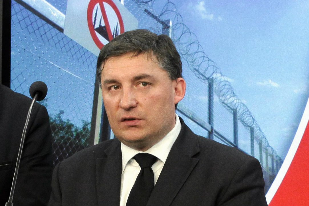 Sylwester Chruszcz przechodzi z koła Wolni i Solidarni do klubu parlamentarnego Prawa i Sprawiedliwości.