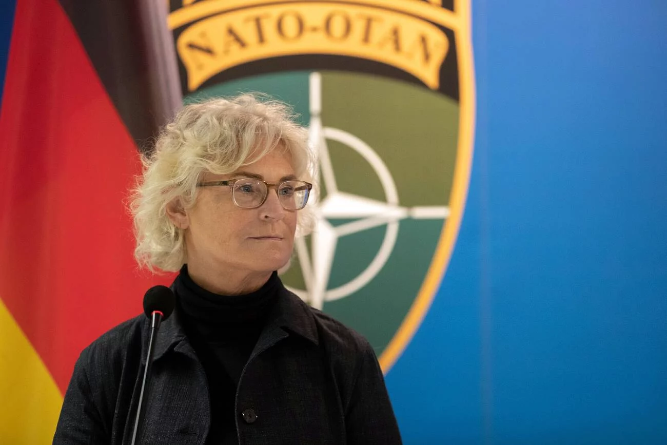 Do Ukrainy ma trafić sprzęt wojskowy zakupiony przez niemiecki rząd za aż 300 mln euro. To wyjaśnia niedawne słowa szefowej MON Niemiec Christine Lambrecht. Do Ukrainy ma trafić sprzęt wojskowy zakupiony przez niemiecki rząd za aż 300 mln euro. To wyjaśnia niedawne słowa szefowej MON Niemiec Christine Lambrecht