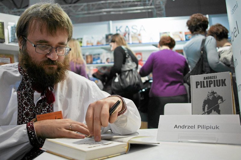 Andrzej Pilipiuk ma prawicowe poglądy i mówi o nich wyjątkowo otwarcie.