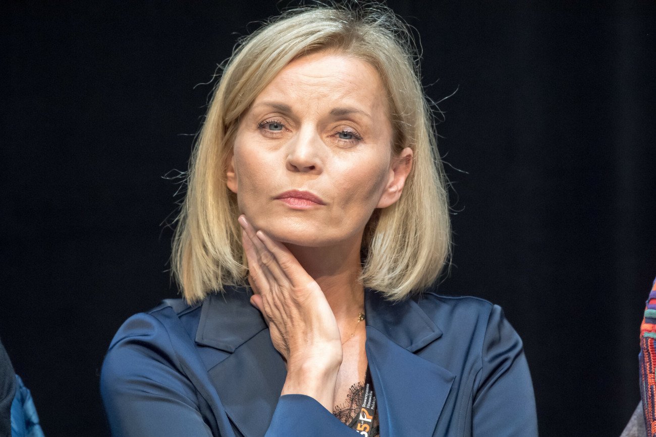 Tabloid przyłapał Foremniak na łamaniu przepisów ruchu drogowego.