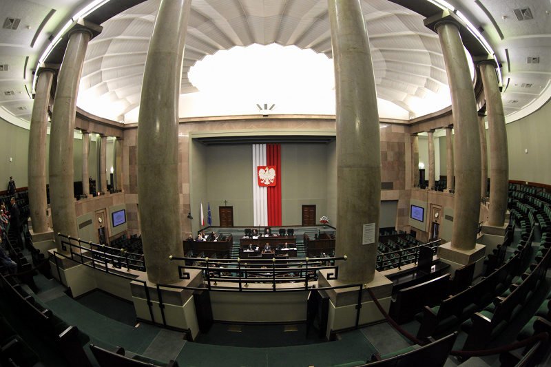 PSL poza Sejmem, Palikot ledwo przekracza próg wyborczy. PiS znacznie lepszy od PO - wynika z sondażu Homo Homini dla "Rz"