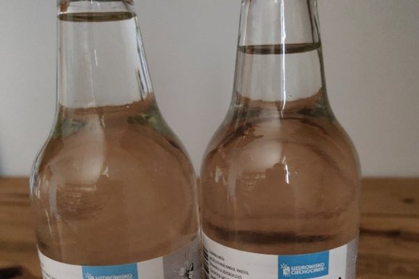 Kawałki szkła w wodzie mineralnej. Sklepy pilnie wycofują produkt z kultowego uzdrowiska