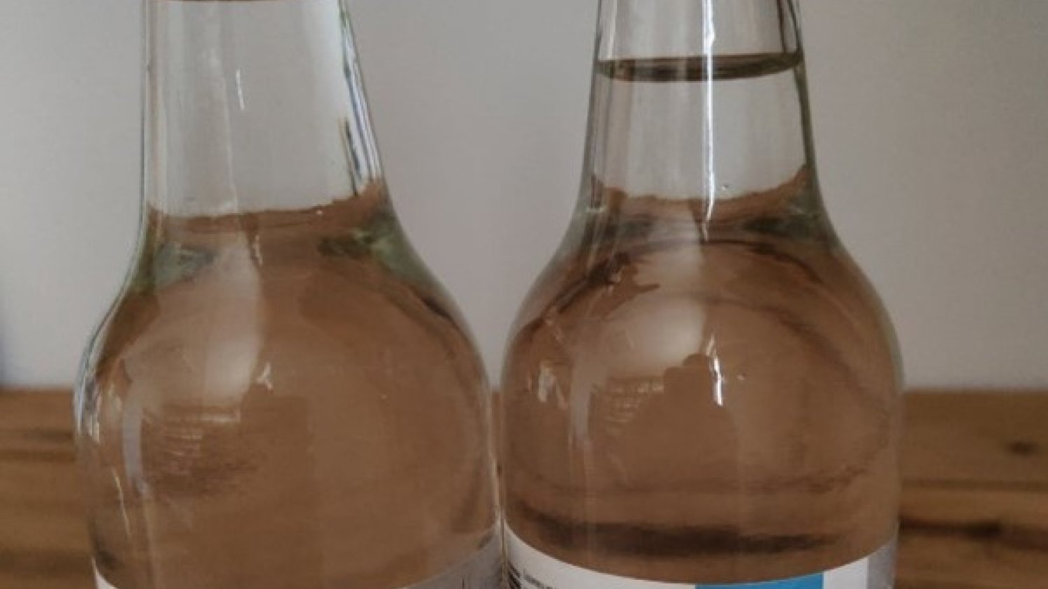 Kawałki szkła w wodzie mineralnej. Sklepy pilnie wycofują ten produkt Kawałki szkła w wodzie mineralnej. Sklepy pilnie wycofują produkt z kultowego uzdrowiska