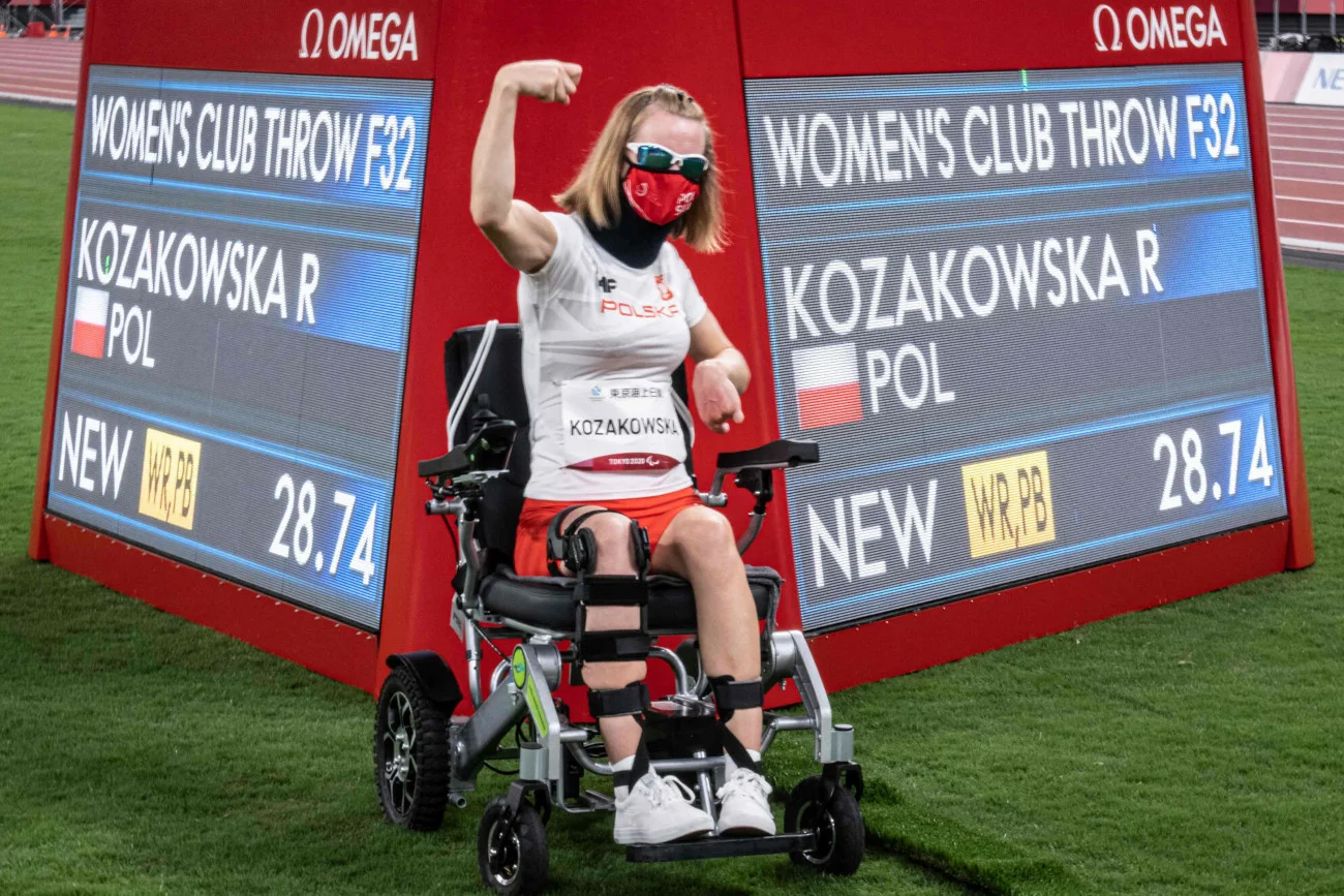 Róża Kozakowska po zwycięstwie w rzucie maczugą - oraz pobiciu rekordu świata w Tokio.