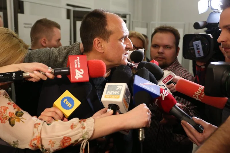 Afera wokół mieszkania komunalnego wykupionego przez posła Pawła Kukiza pokazuje, że czas zmienić przepisy o tych lokalach. Mieszkania przechodzą z pokolenia na pokolenie w ręce nie zawsze mniej majętnych osób.