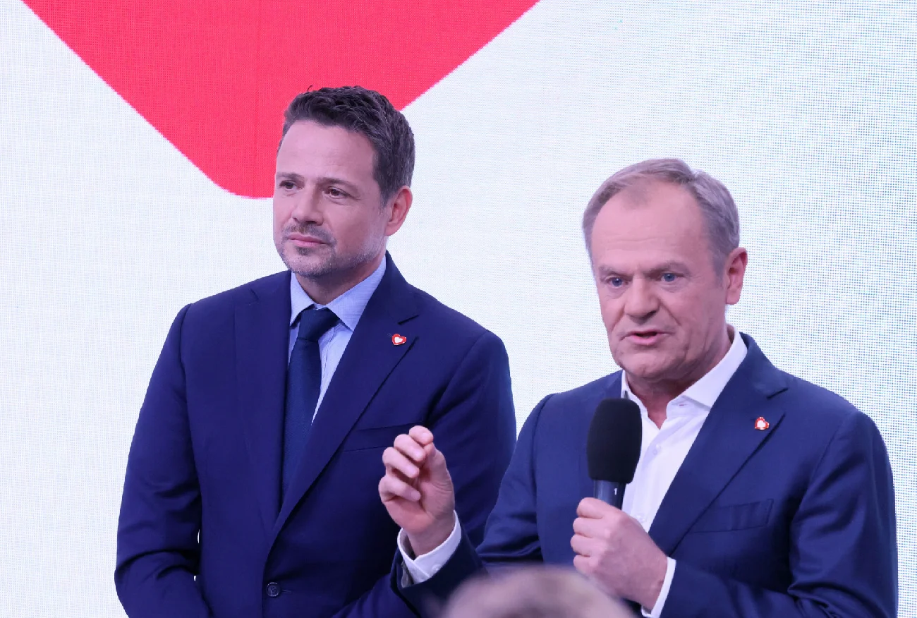 Rafał Trzaskowski oberwał za zdjęcie krzyży. "Zastąpił go Donald Tusk".