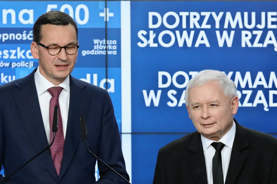 Jarosław Kaczyński i Mateusz Morawiecki świętują sukces PiS w wyborach samorządowych i szykują się do równie trudnej kampanii przed wyborami parlamentarnymi.