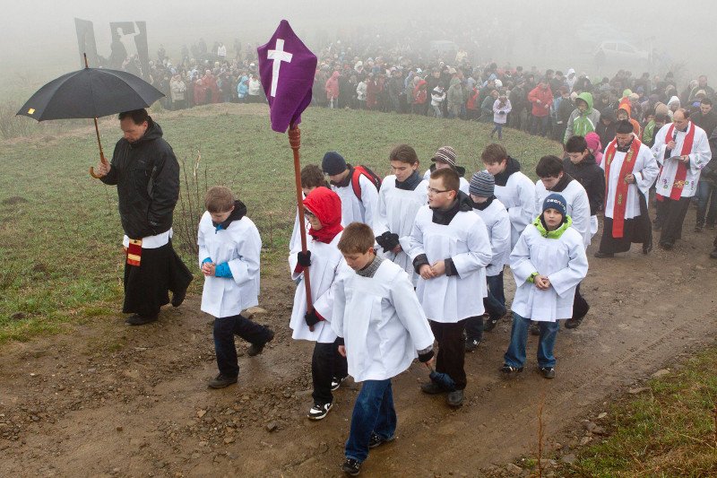 Wraca temat wolnego od pracy Wielkiego Piątku. Ministerstwo Rodziny, Pracy i Polityki Społecznej jednak studzi emocje.