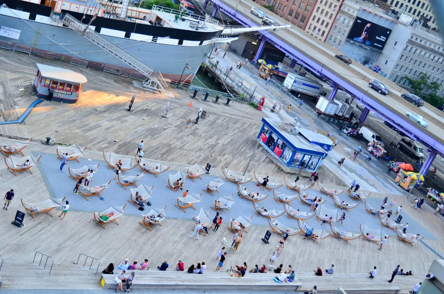 Część nowego parku. The Seaport. Manhattan.