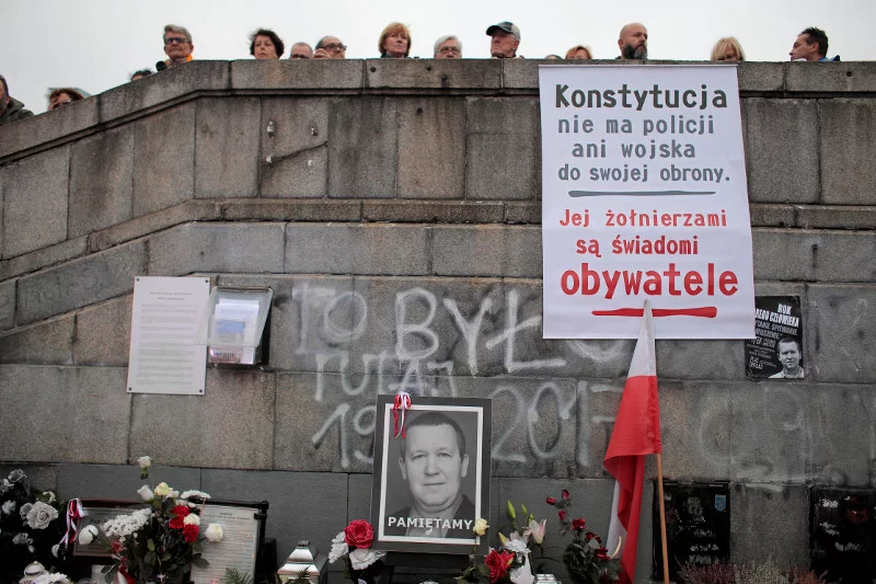19 października Warszawa wspomniała Piotra Szczęsnego - "zwykłego, szarego człowieka".