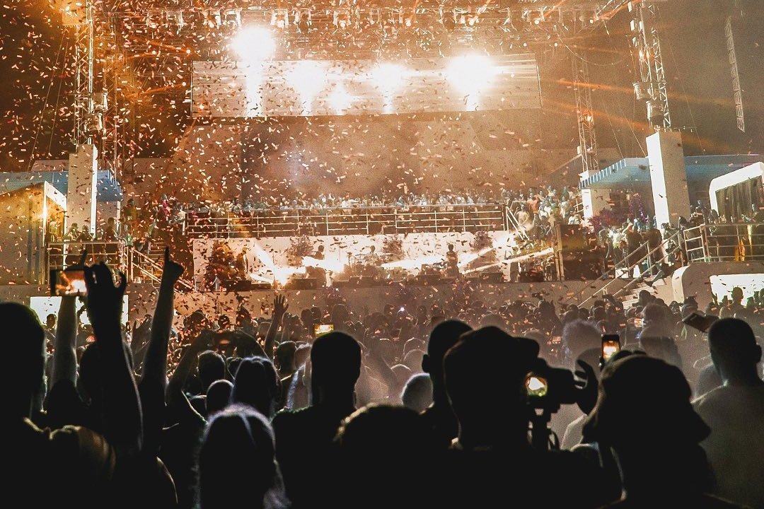 Między 9 a 10 września 2022 na warszawskim Lotnisku Bemowo odbędzie się festiwal ON AIR, który zwieńczy tegoroczne lato. Na imprezie zagrają Tame Impala, Jorja Smith, Celeste, The Comet is Coming, Tash Sultana, Alexandra Savior, Ralph Kamiński i Baasch