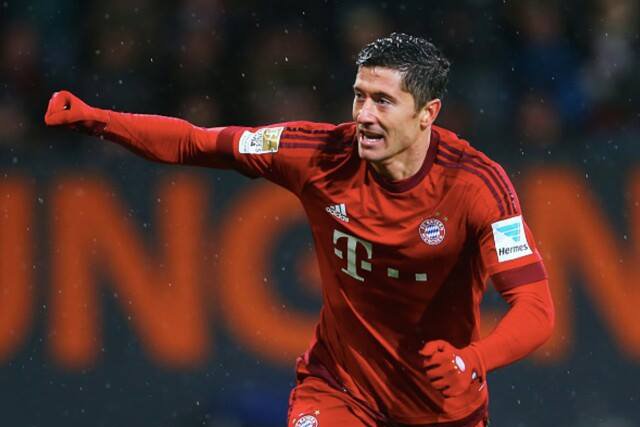 Robert Lewandowski zdobywa kolejne punkty / Fot. Screen / [url=https://www.facebook.com/rl9official/photos/pb.159093717469358.-2207520000.1456219563./1084966191548768/?type=3&theater]Facebook[/url]