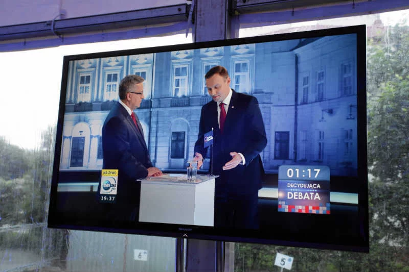 To Piotr Agatowski miał wymyślić zagranie z proporczykiem PO, które pomogło Andrzejowi Dudzie rozbić Bronisława Komorowskiego. Dzisiaj Aleksandra Agatowska jest w zarządzie PZU Życie.