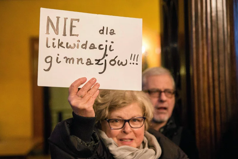 Urząd Miasta Krakowa, listopadowe posiedzenie w sprawie reformy edukacji.