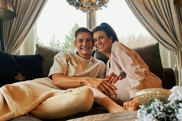 Jakub Rzeźniczak i jego partnerka Magdalena Stępień Jakub Rzeźniczak i jego partnerka Magdalena Stępień będą mieli dziecko.