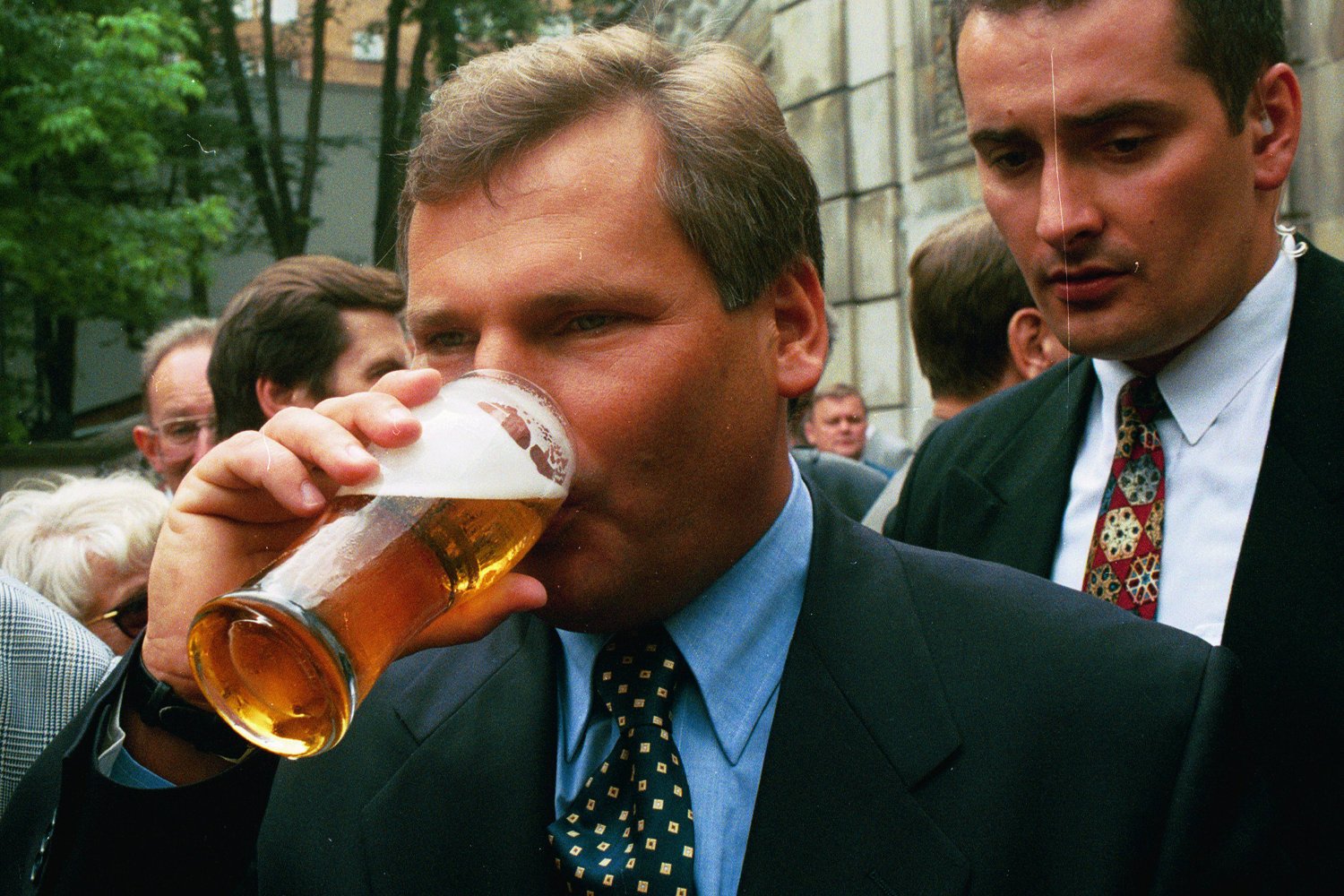 Aleksander Kwaśniewski zasłynął przed laty z zamiłowania do alkoholu. Dziś jego stosunek do picia diametralnie się zmienił.