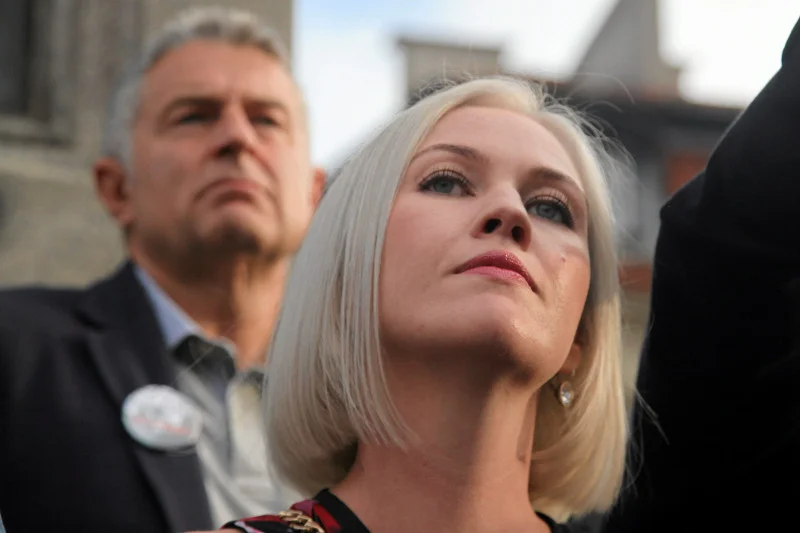 Na wczorajsze słowa premiera Morawieckiego o zatrzymaniu Władysława Frasyniuka odpowiedziała jego żona.