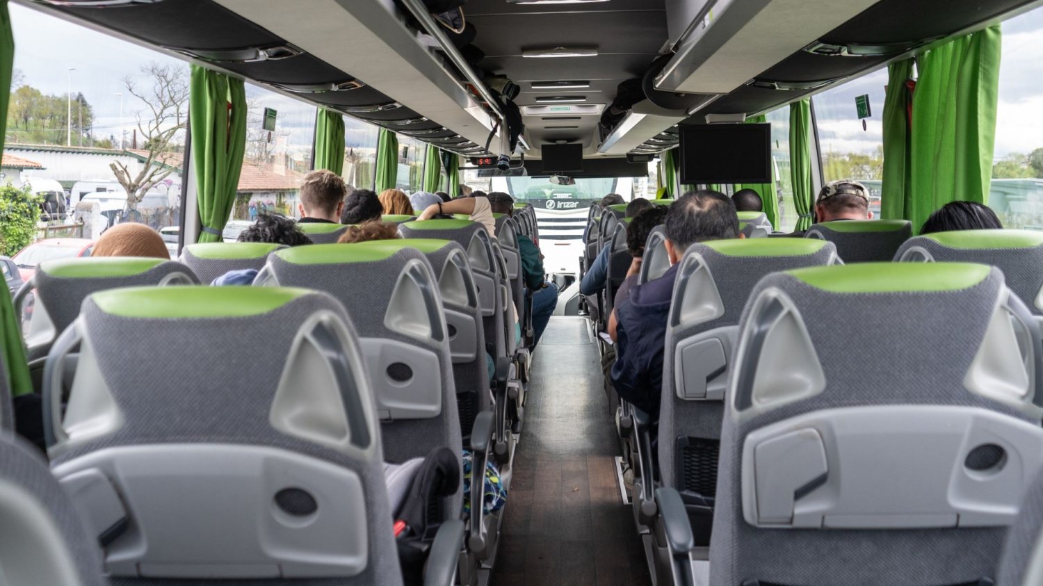 Polacy coraz chętniej jeżdżą autobusami Autobusy coraz popularniejszym środkiem transportu na Boże Narodzenie
