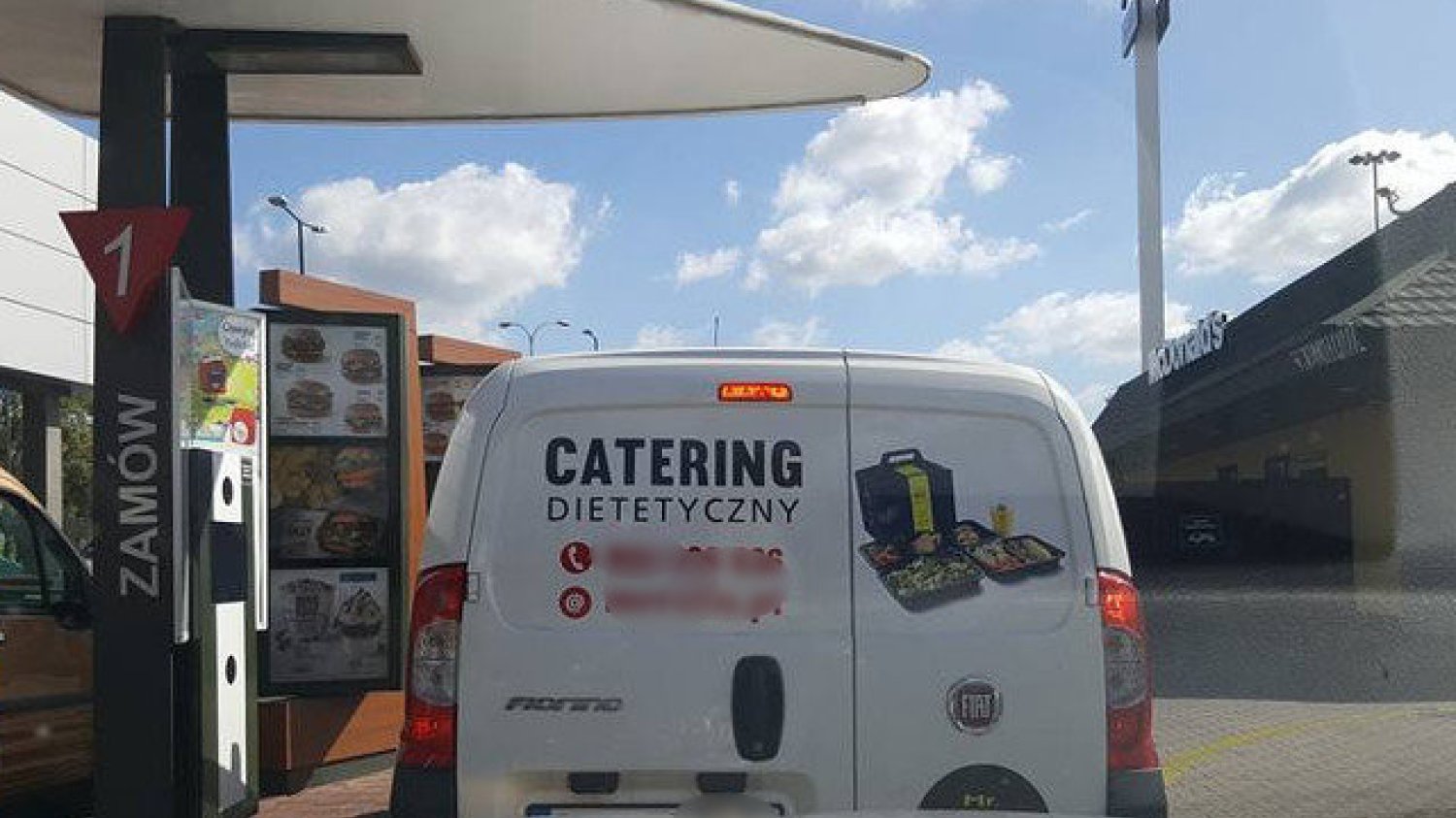Tym razem McDonald's wygrał ze zdrową żywnością. Dietetyczka sięgnęła po pracy po hamburgera