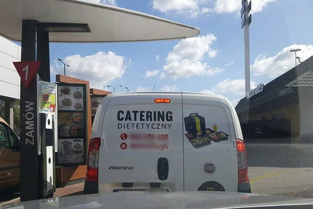 Tym razem McDonald's wygrał ze zdrową żywnością. Dietetyczka sięgnęła po pracy po hamburgera