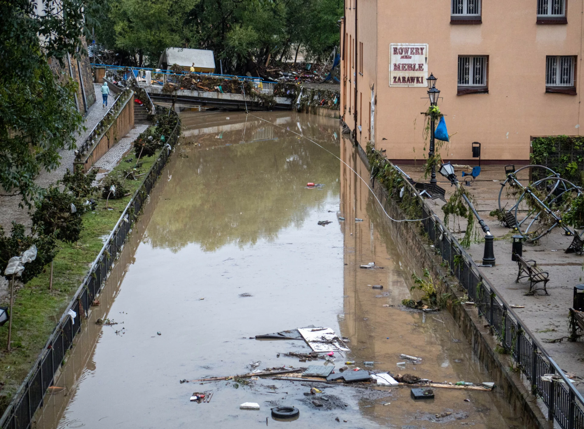 Jak miasta radzą sobie z usuwaniem wody po powodzi?