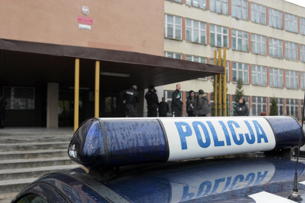 25-latek przyszedł pod szkołę z nożem. Tak tłumaczył się przed policją