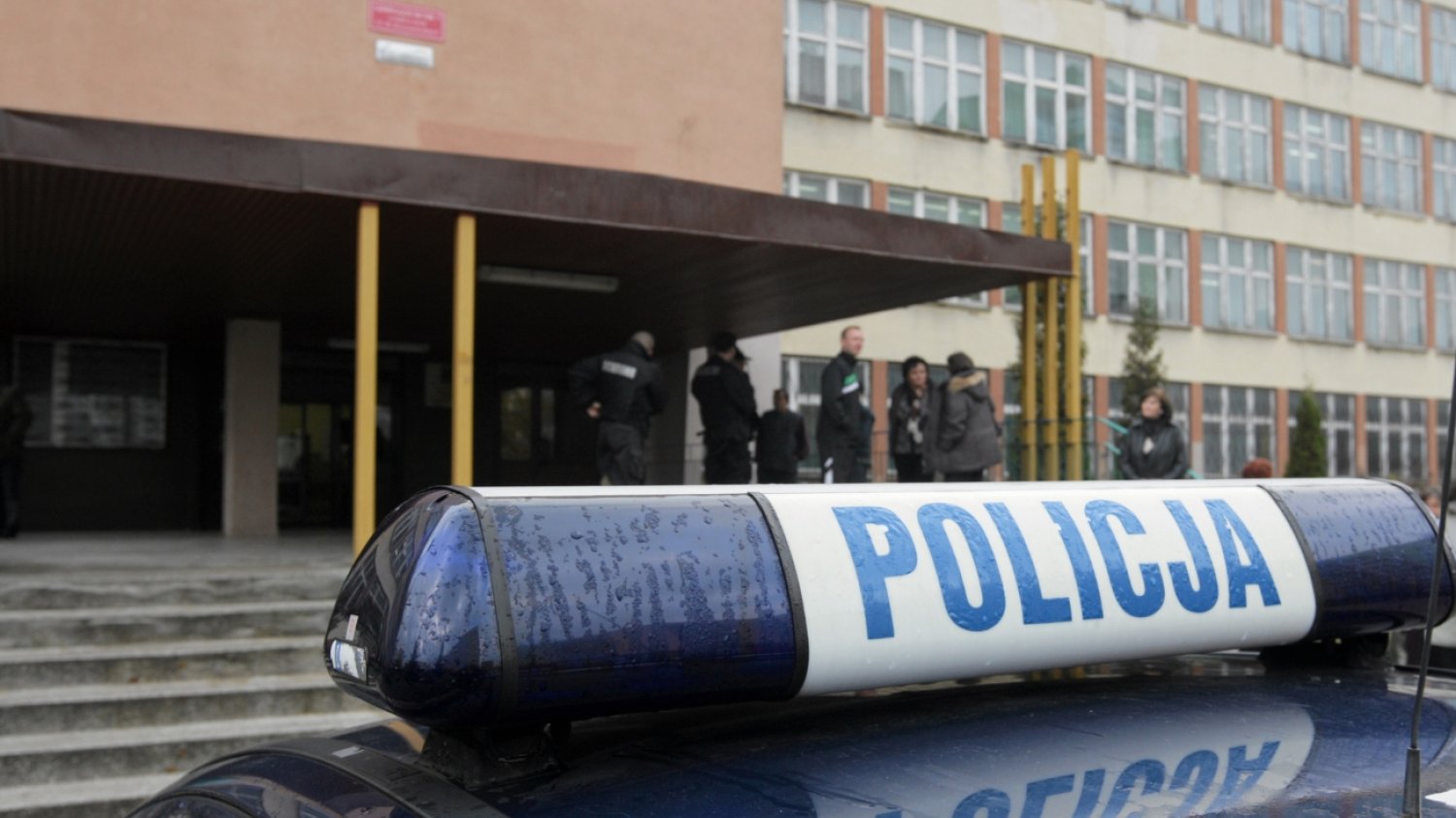 Wyczółki na Mazowszu są w szoku. 25-latek przyszedł pod szkołę z nożem