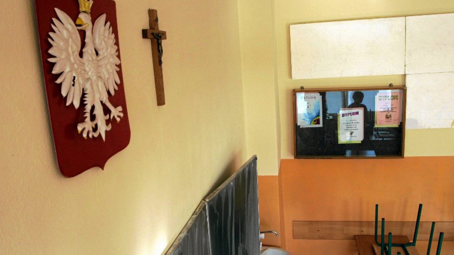Deklaracja sumienia nauczyciela - póki co to pomysł blogera, ale poparcie zadeklarowała już posłanka Marzena Wróbel i przewodnicząca Katolickiego Stowarzyszenia Pedagogów