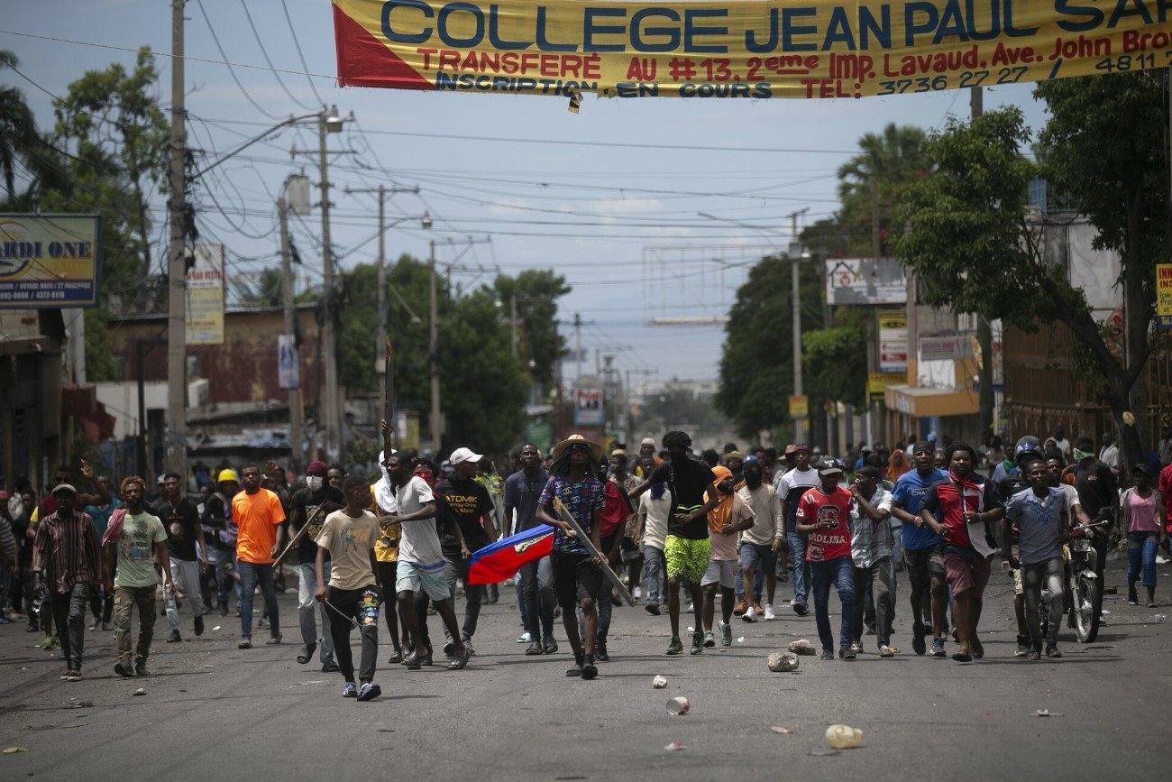 Mieszkańcy Haiti domagają się ustąpienia premiera. Antyrządowe protesty wywołała podwyżka cen paliw.
