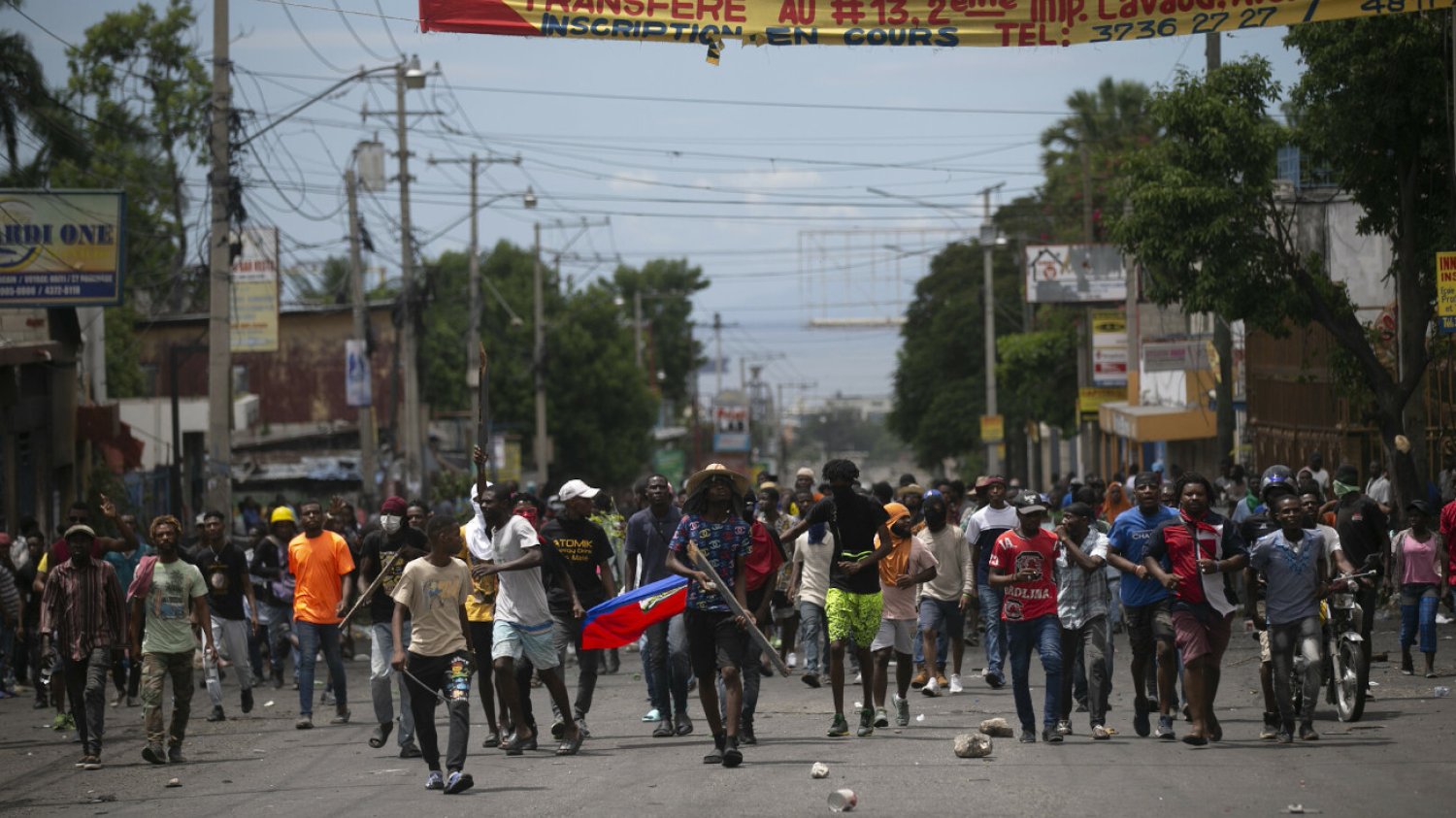 Mieszkańcy Haiti domagają się ustąpienia premiera. Antyrządowe protesty wywołała podwyżka cen paliw.