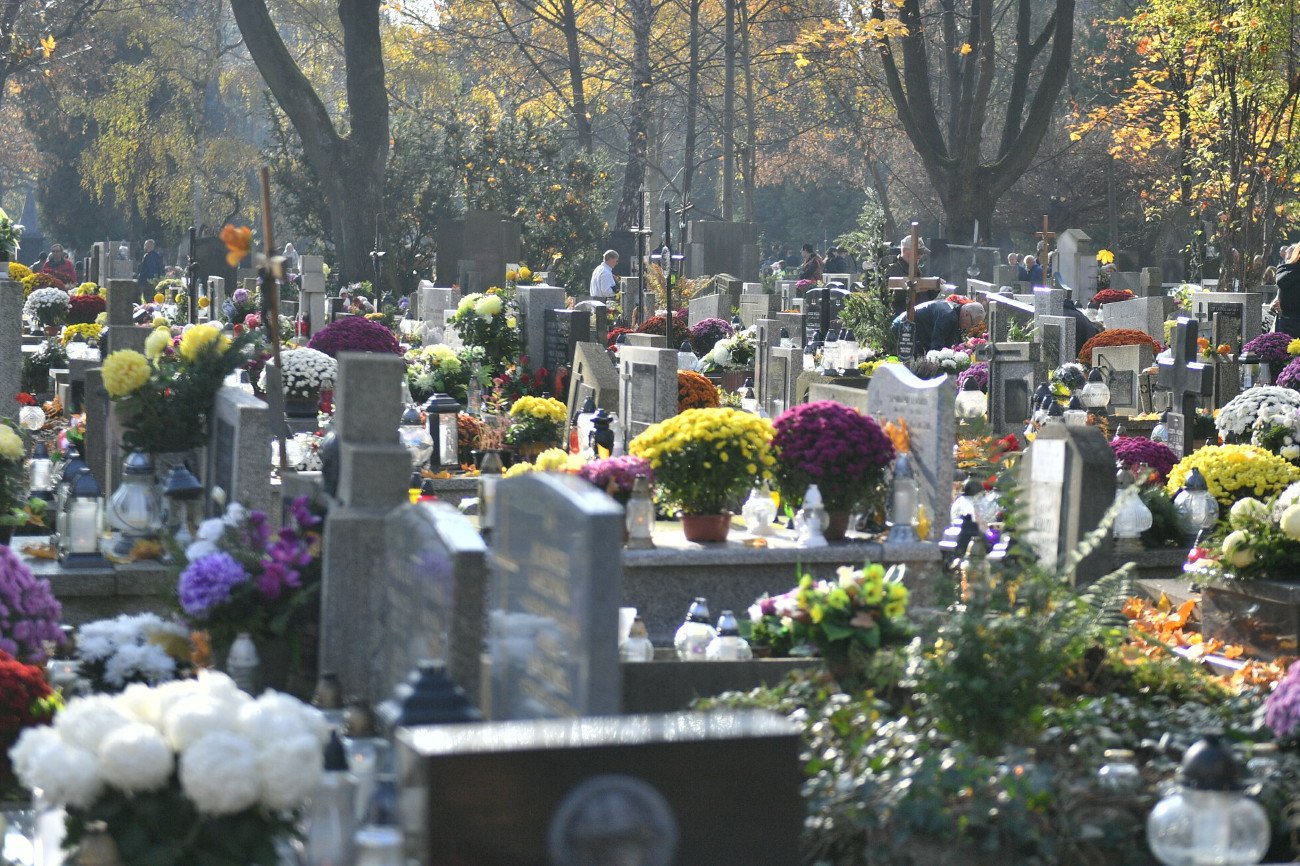 Zbliża się Wszystkich Świętych. A wraz z nim ostrzeżenia przed kradzieżami.