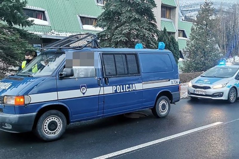 Zatrzymane auto do złudzenia przypominało policyjny radiowóz.