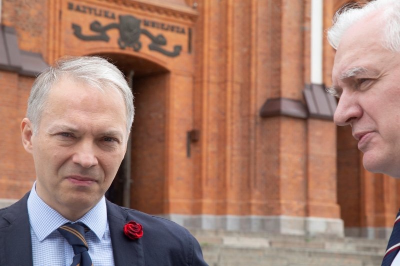 Poseł Jacek Żalek i wicepremier Jarosław Gowin. Według Żalka szef Porozumienia planuje zniszczyć Zjednoczoną Prawicę.