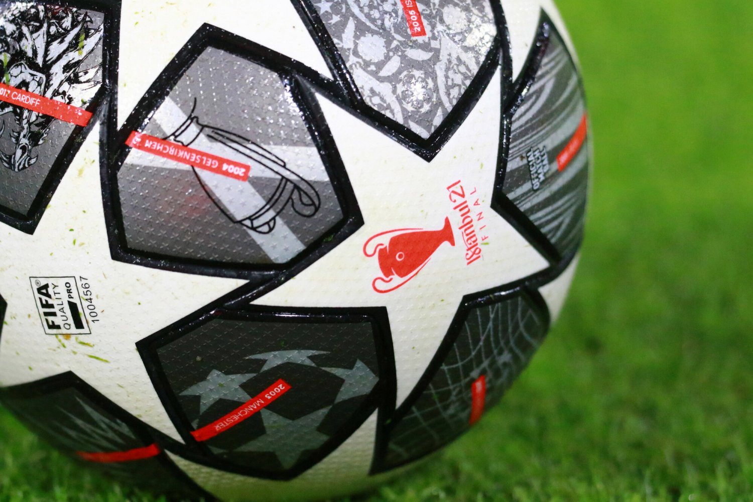 Liga Mistrzów wraca po 108 dniach przerwy, od razu szlagierem