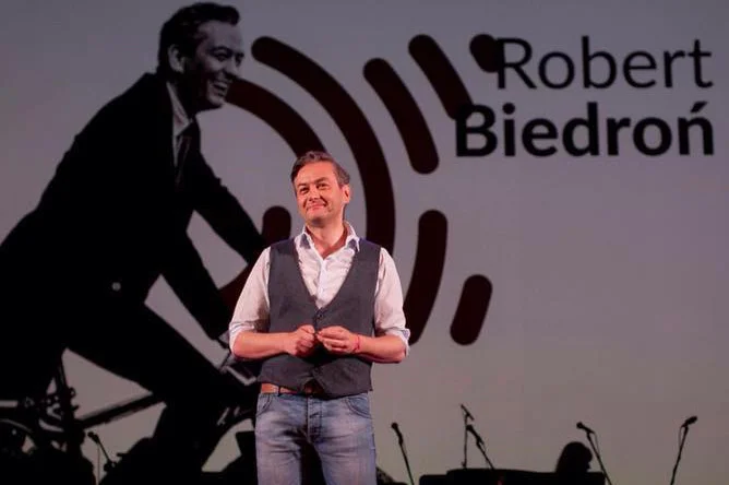 Robert Biedroń znowu zaskakuje.