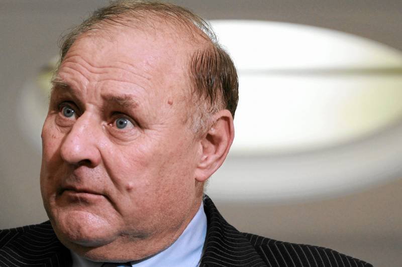 Poseł Jan Tomaszewski z PiS przeprosił minister Joannę Muchę za niewybredny żart pod jej adresem.