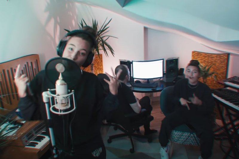 Julia Wieniawa przyjęła wyzwanie do Hot16Challenge.