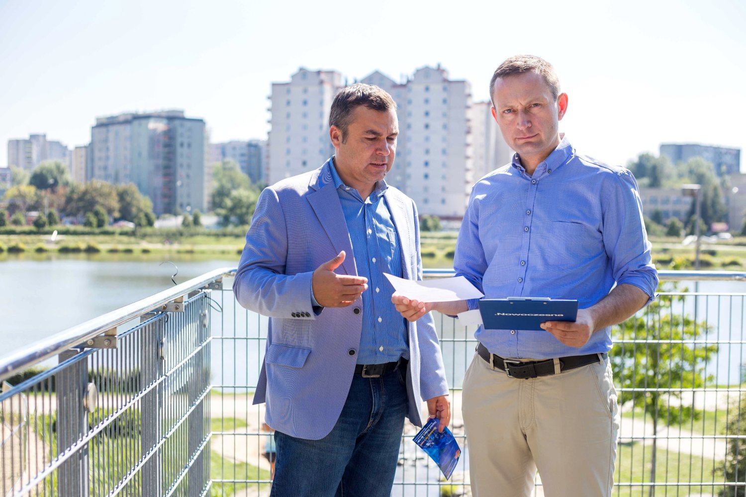 Paweł Rabiej, członek zarządu Nowoczesnej i Sławomir Potapowicz, sekretarz Regionu N Warszawa podczas akcji "Mapa Potrzeb Warszawy"